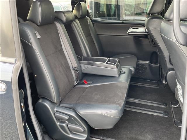 Toyota NOAH 2018 7015568-1