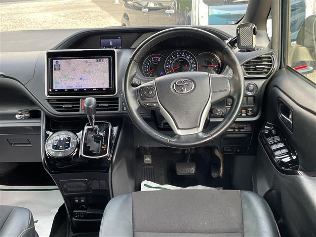 Toyota NOAH 2018 7015568-18