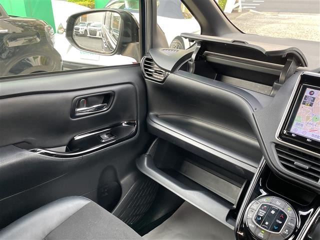 Toyota NOAH 2018 7015568-20