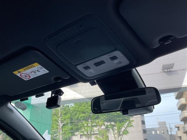 Toyota NOAH 2018 7015568-4