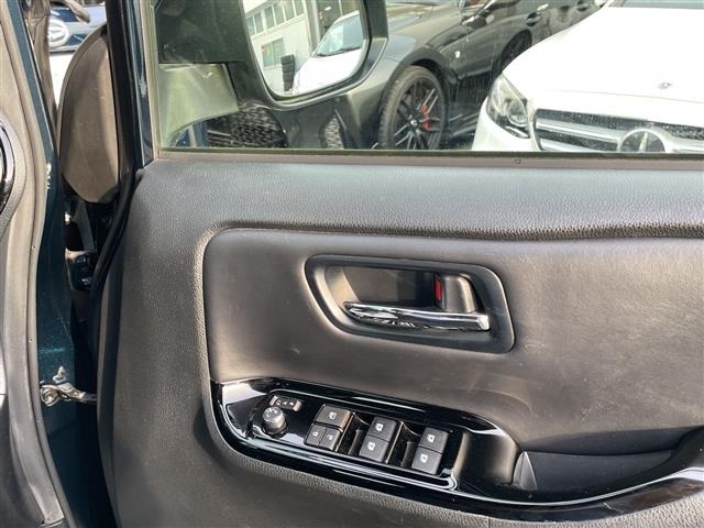 Toyota NOAH 2018 7015568-6