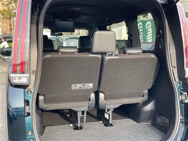 Toyota NOAH 2018 7015568-7