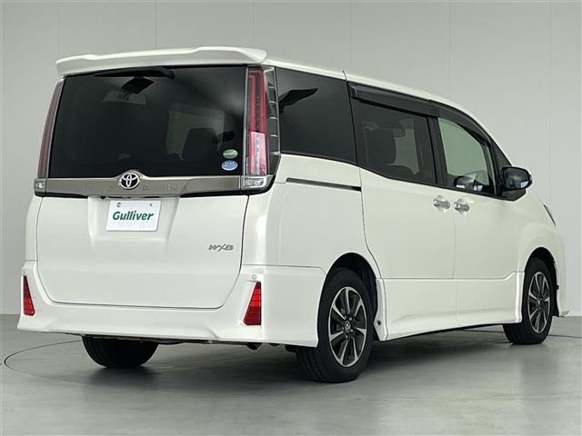 Toyota NOAH 2018 7015575-15