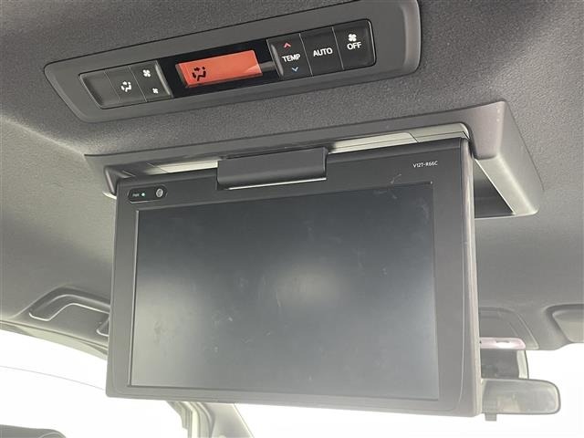 Toyota NOAH 2018 7015575-17