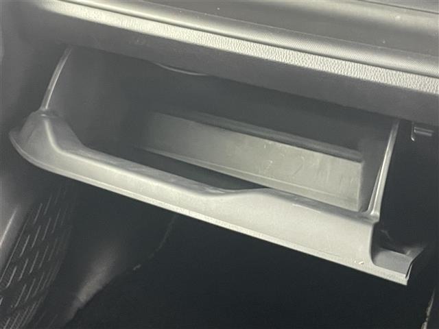 Toyota NOAH 2018 7015575-4