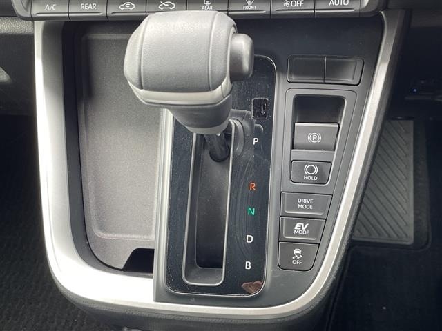 Toyota NOAH 2022 7015578-10