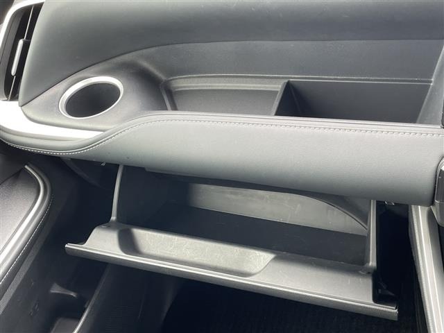 Toyota NOAH 2022 7015578-5