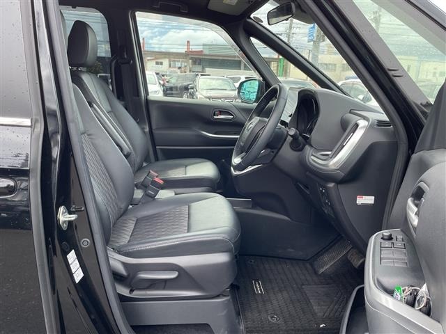 Toyota NOAH 2022 7015578-6