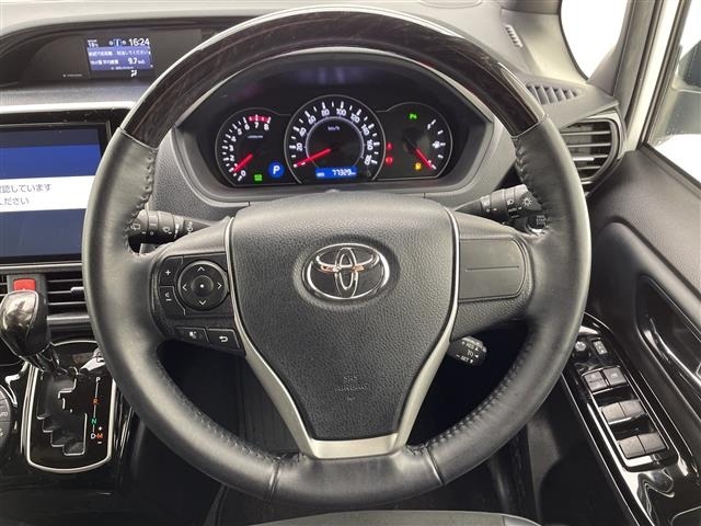 Toyota NOAH 2021 7015588-1
