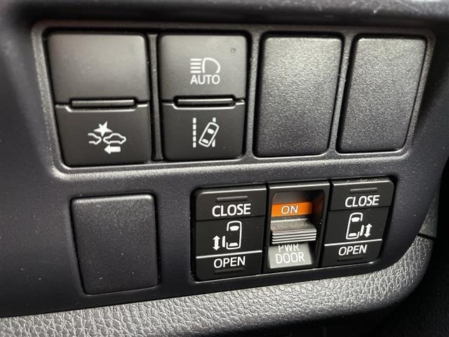 Toyota NOAH 2021 7015588-12