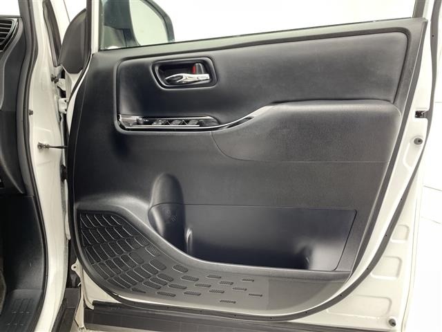 Toyota NOAH 2021 7015588-4