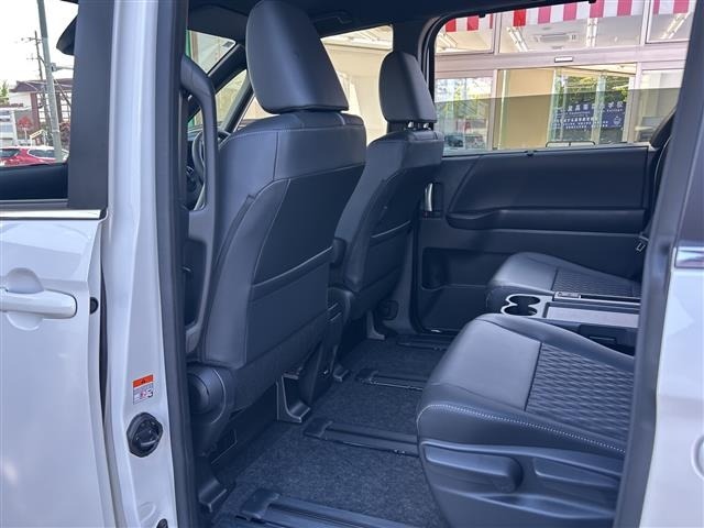 Toyota NOAH 2025 7015604-4