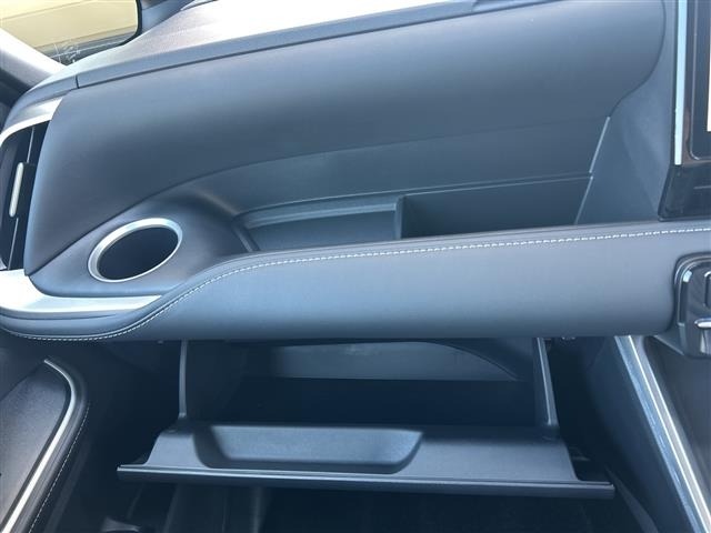 Toyota NOAH 2025 7015604-5