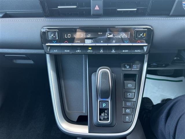 Toyota NOAH 2025 7015604-9