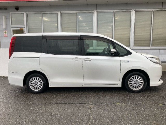 Toyota NOAH 2015 7015637-3