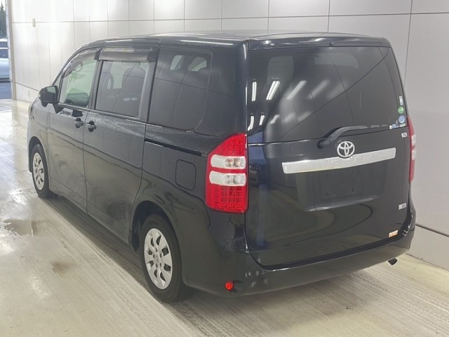 Toyota NOAH 2013 7015638-1