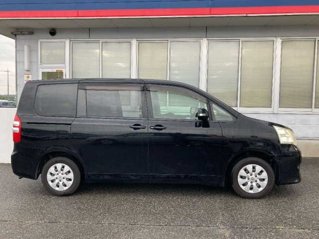 Toyota NOAH 2013 7015638-3