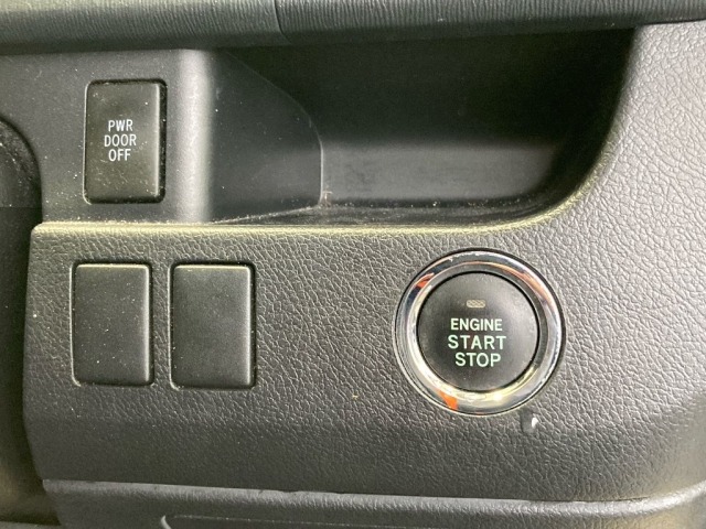 Toyota NOAH 2013 7015638-5