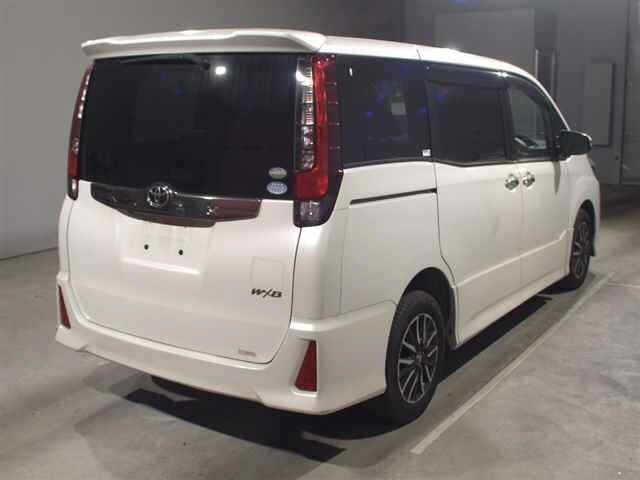 Toyota NOAH 2016 7015677-1