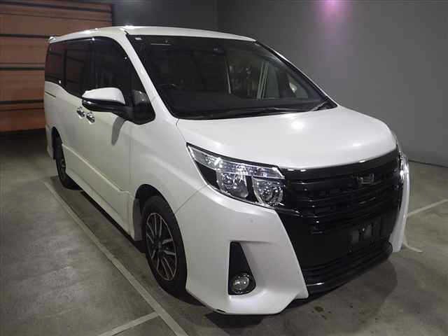 Toyota NOAH 2016 7015677-3