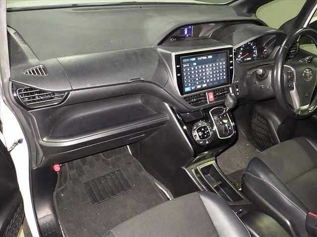 Toyota NOAH 2016 7015677-5