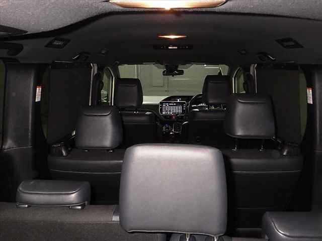Toyota NOAH 2016 7015677-6
