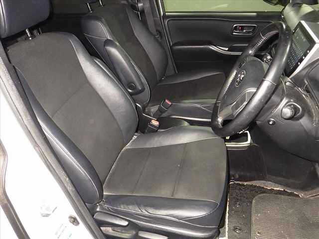 Toyota NOAH 2016 7015677-9