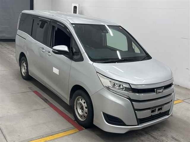 Toyota NOAH 2020 7015681-0