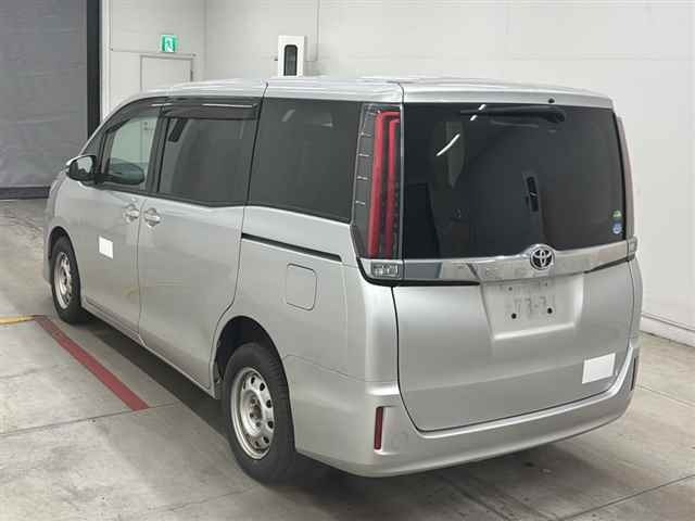 Toyota NOAH 2020 7015681-1