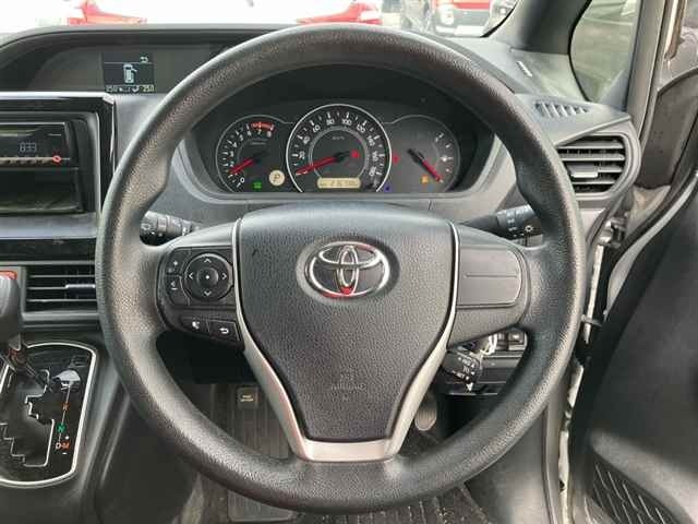 Toyota NOAH 2020 7015681-3