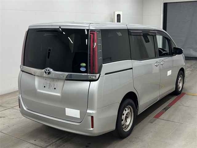Toyota NOAH 2020 7015681-5