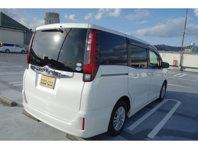 Toyota NOAH 2015 7015682-10