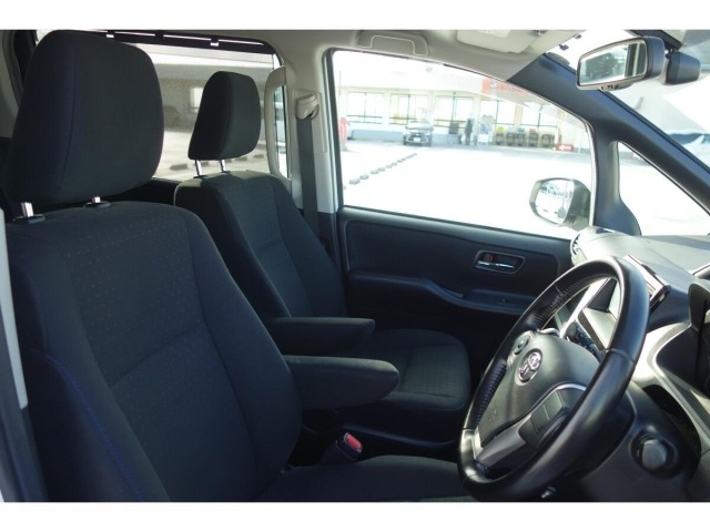 Toyota NOAH 2015 7015682-11
