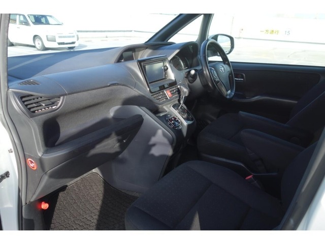 Toyota NOAH 2015 7015682-14