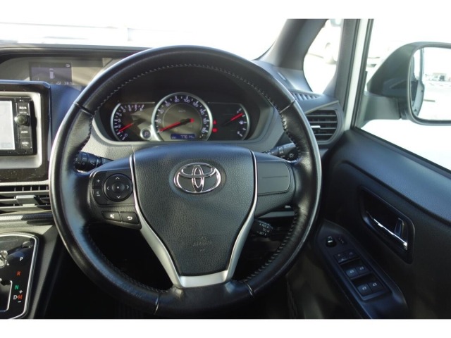 Toyota NOAH 2015 7015682-15