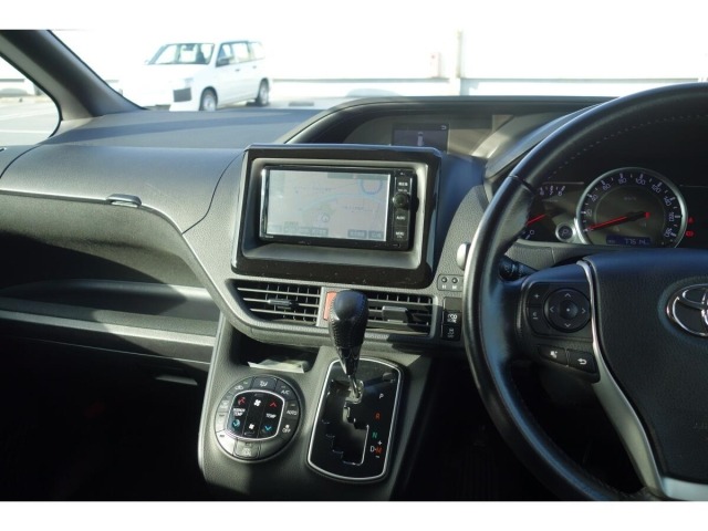 Toyota NOAH 2015 7015682-16