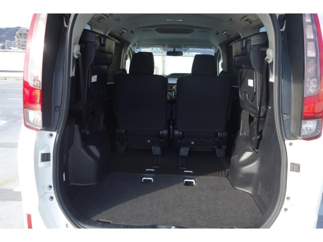 Toyota NOAH 2015 7015682-19