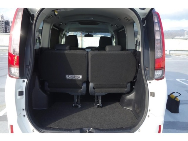 Toyota NOAH 2015 7015682-23