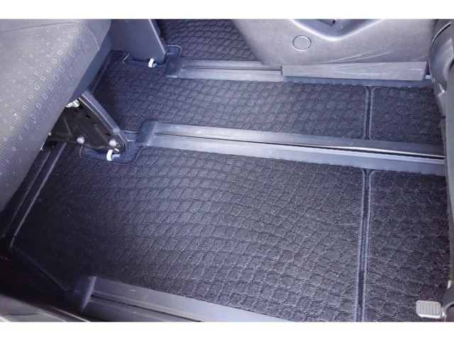 Toyota NOAH 2015 7015682-25