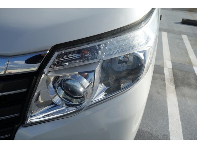 Toyota NOAH 2015 7015682-5