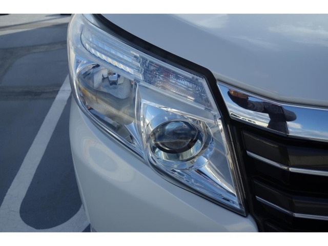 Toyota NOAH 2015 7015682-6