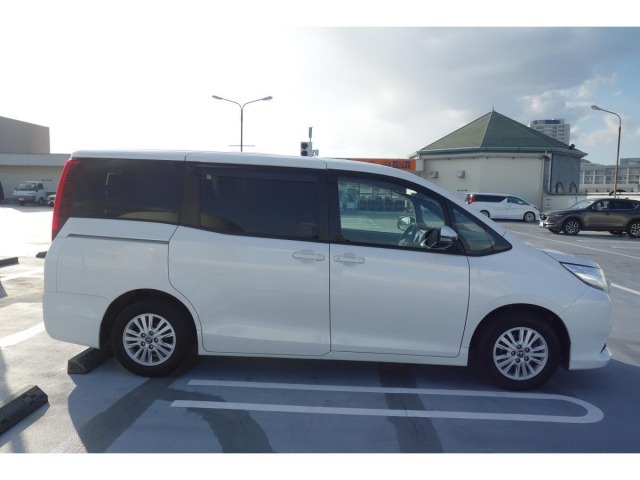 Toyota NOAH 2015 7015682-8