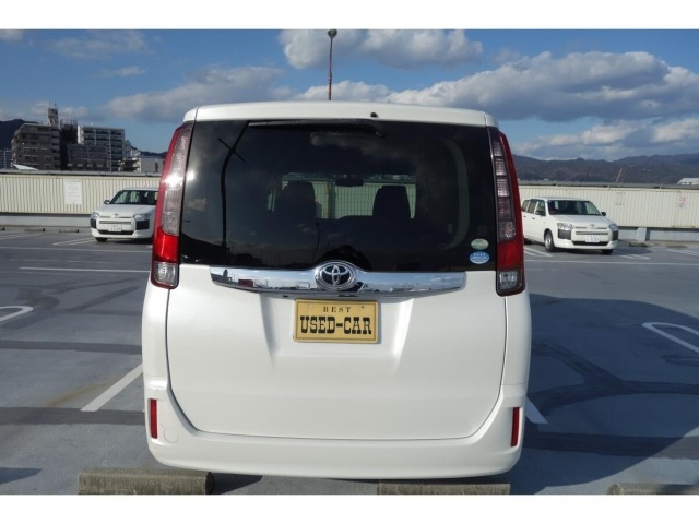 Toyota NOAH 2015 7015682-9
