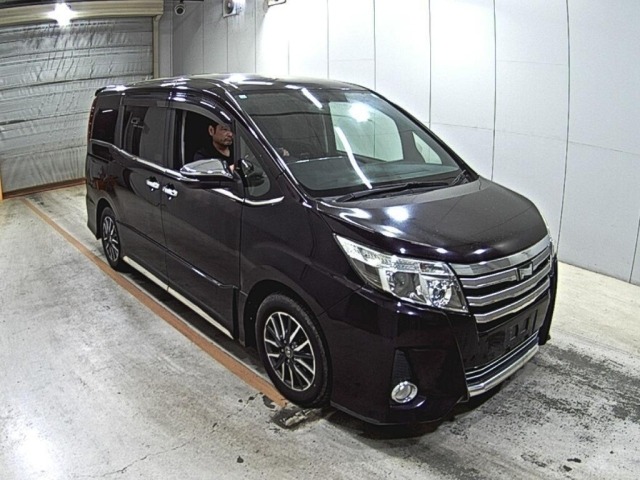 Toyota NOAH 2015 7015707-0