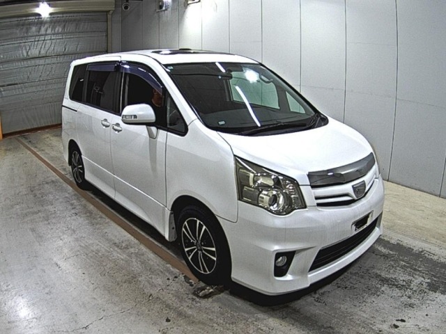 Toyota NOAH 2010 7015709-0