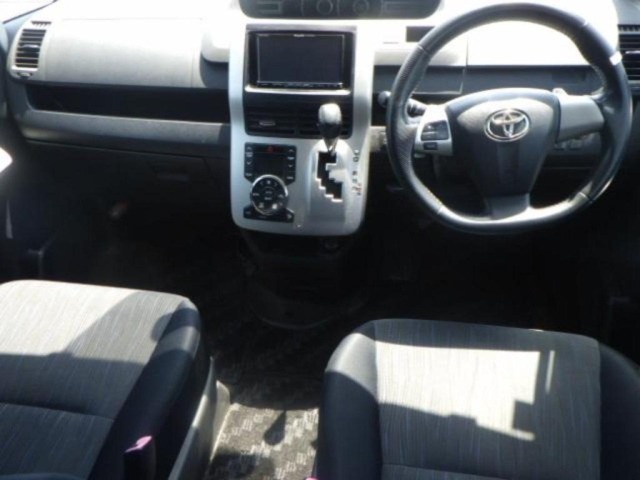 Toyota NOAH 2010 7015709-3