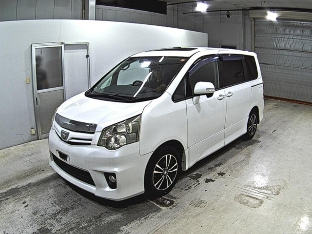 Toyota NOAH 2010 7015709-4