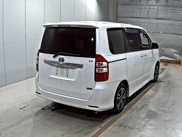 Toyota NOAH 2010 7015709-5