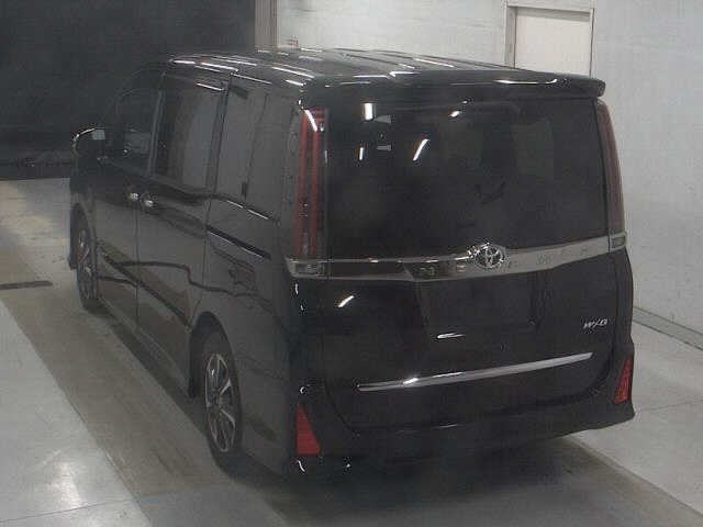 Toyota NOAH 2021 7015739-1