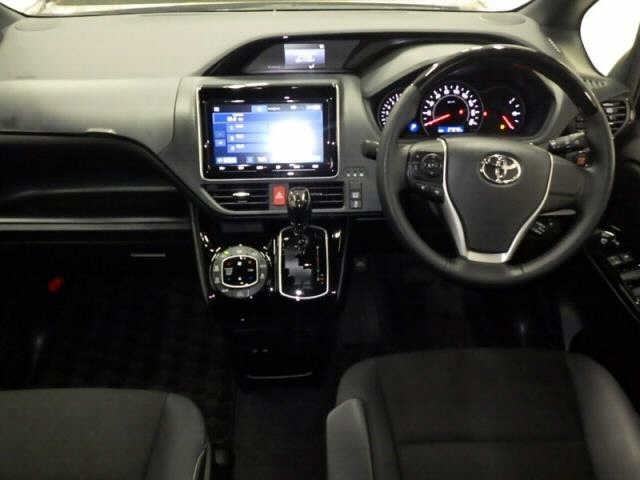Toyota NOAH 2021 7015739-3